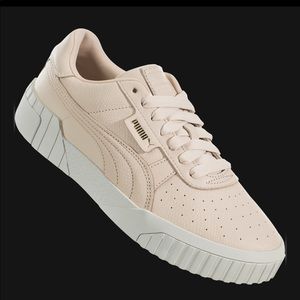 New women’s PUMA Cali Emboss size 8.5